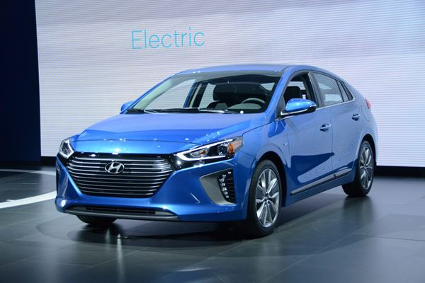 L'édition 2016 du salon de l’automobile de New York ouvre ses portes au public