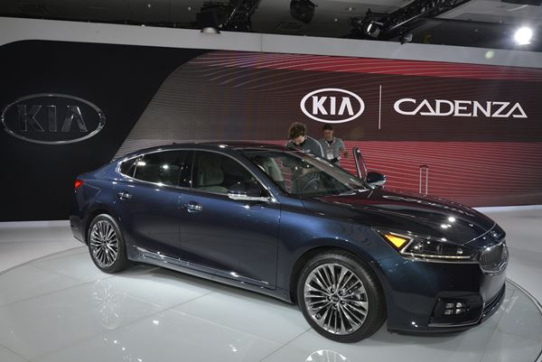 L'édition 2016 du salon de l’automobile de New York ouvre ses portes au public