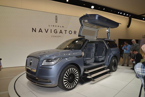 L'édition 2016 du salon de l’automobile de New York ouvre ses portes au public