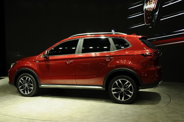 Dans les allées du salon de l'automobile de Pékin 2016