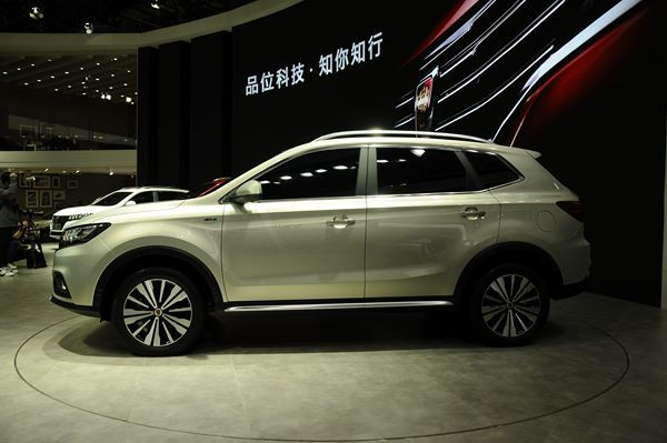 Dans les allées du salon de l'automobile de Pékin 2016