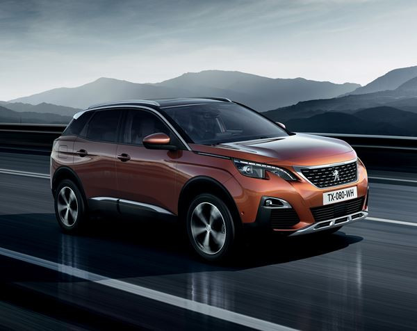 Le SUV compact Peugeot 3008 affiche un design et un cockpit spectaculaires