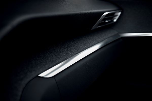 Le SUV compact Peugeot 3008 affiche un design et un cockpit spectaculaires