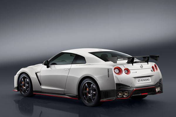 La nouvelle Nissan GT-R Nismo se dévoile sur la boucle nord du Nürburgring