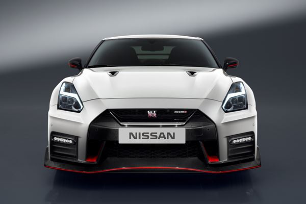La nouvelle Nissan GT-R Nismo se dévoile sur la boucle nord du Nürburgring