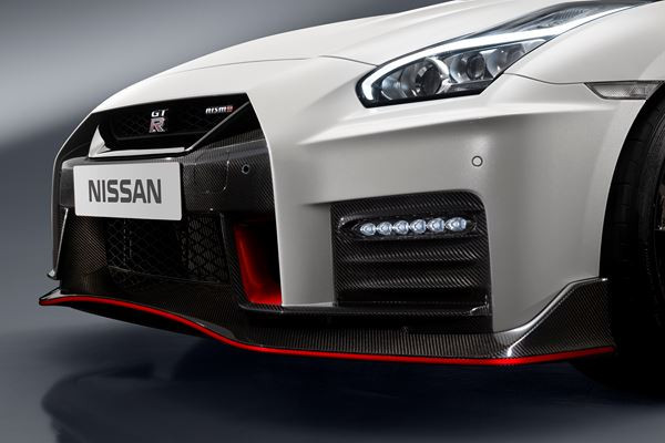 La nouvelle Nissan GT-R Nismo se dévoile sur la boucle nord du Nürburgring