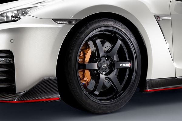 La nouvelle Nissan GT-R Nismo se dévoile sur la boucle nord du Nürburgring