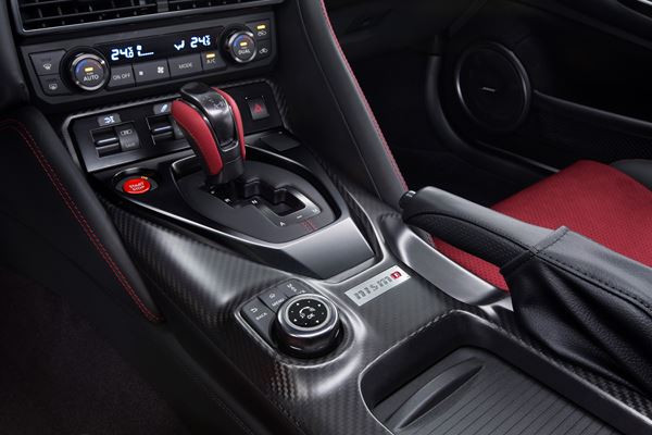 La nouvelle Nissan GT-R Nismo se dévoile sur la boucle nord du Nürburgring