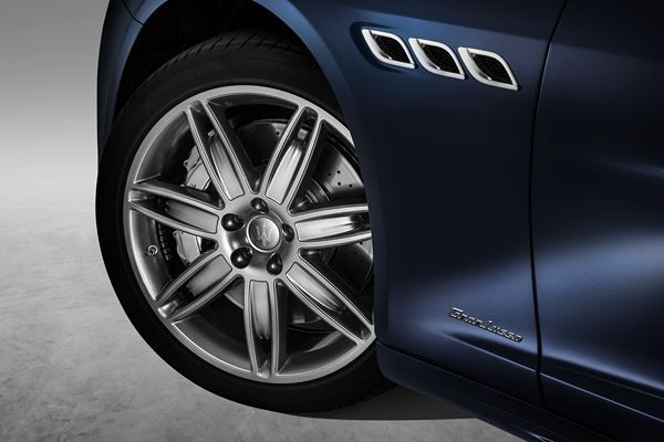 La Maserati Quattroporte s'offre un léger restylage