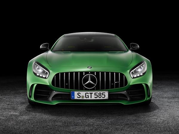 Le Mercedes-AMG GT R intègre des technologies issues du sport automobile