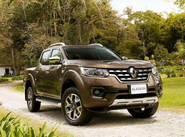 Le pick-up d’une tonne Renault Alaskan intègre une face avant imposante