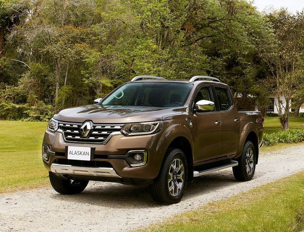 Le pick-up d’une tonne Renault Alaskan intègre une face avant imposante