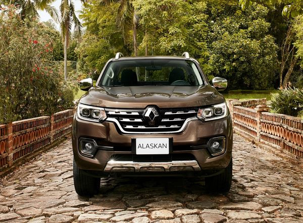 Le pick-up d’une tonne Renault Alaskan intègre une face avant imposante