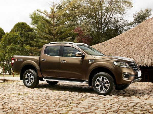 Le pick-up d’une tonne Renault Alaskan intègre une face avant imposante
