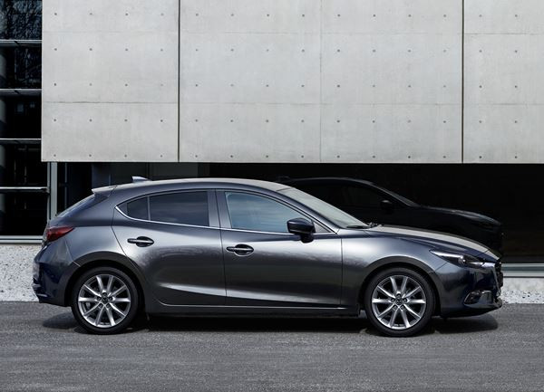 La Mazda 3 2017 restylée reçoit de nouveaux équipements