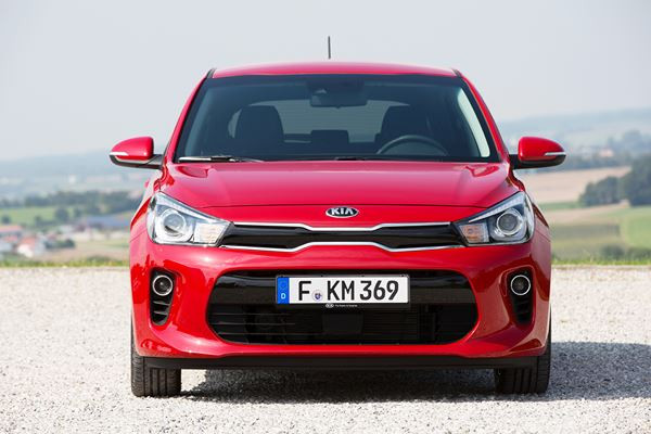 La nouvelle Kia Rio affiche des lignes droites et des surfaces lisses