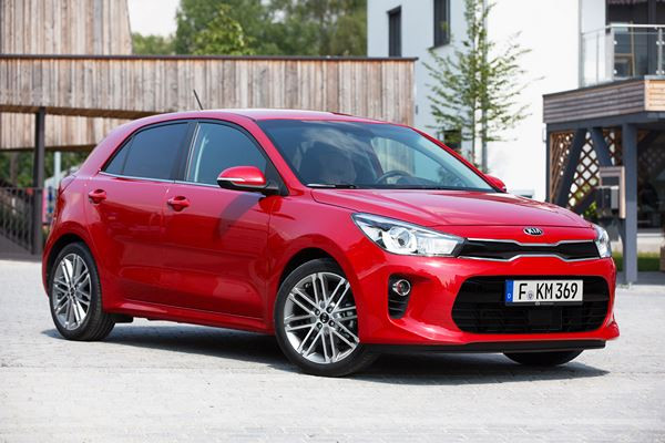 La nouvelle Kia Rio affiche des lignes droites et des surfaces lisses