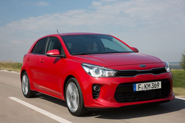 La nouvelle Kia Rio affiche des lignes droites et des surfaces lisses