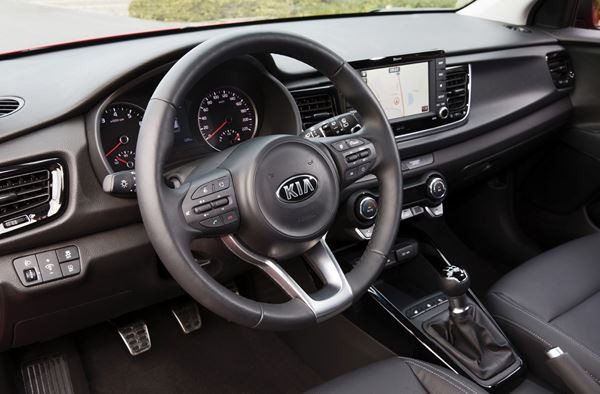 La nouvelle Kia Rio affiche des lignes droites et des surfaces lisses