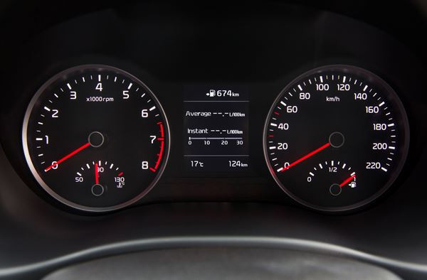 La nouvelle Kia Rio affiche des lignes droites et des surfaces lisses