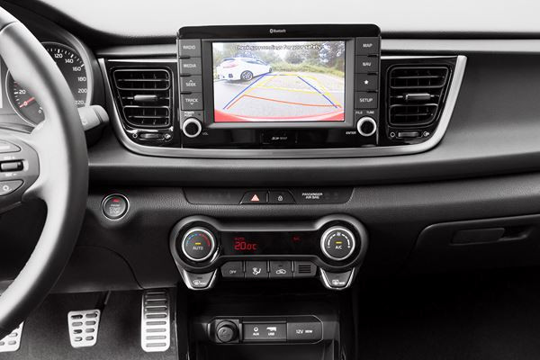 La nouvelle Kia Rio affiche des lignes droites et des surfaces lisses