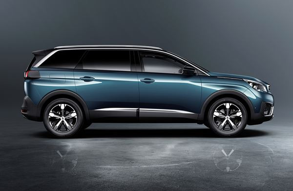 Le Peugeot 5008 se transforme en grand SUV sept places du segment C