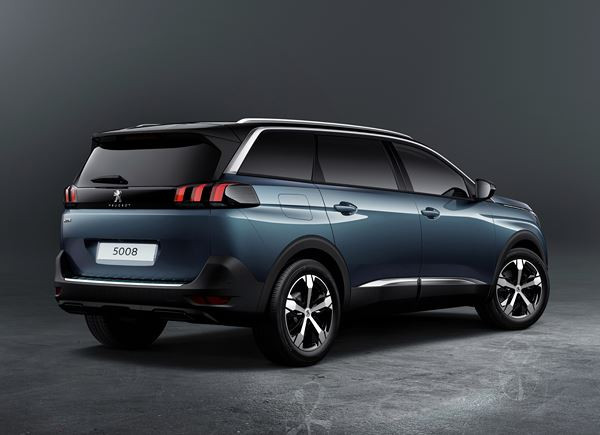 Le Peugeot 5008 se transforme en grand SUV sept places du segment C