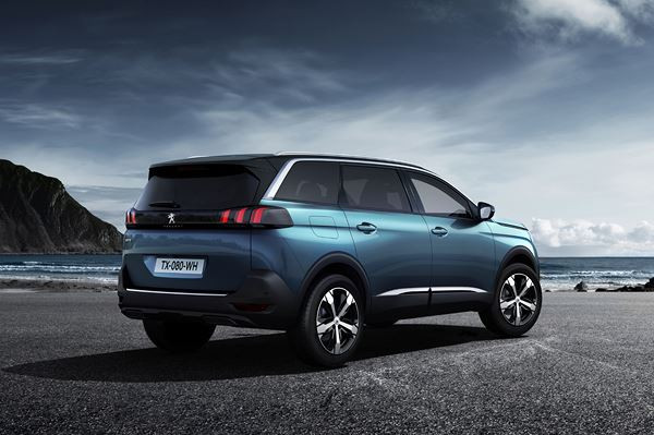 Le Peugeot 5008 se transforme en grand SUV sept places du segment C