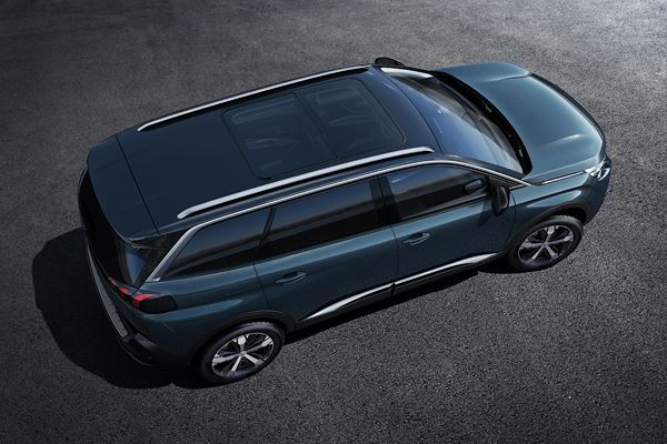 Le Peugeot 5008 se transforme en grand SUV sept places du segment C