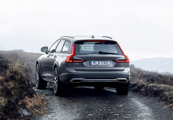 Le Volvo V90 Cross Country affiche son côté tous chemins