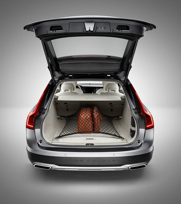 Le Volvo V90 Cross Country affiche son côté tous chemins