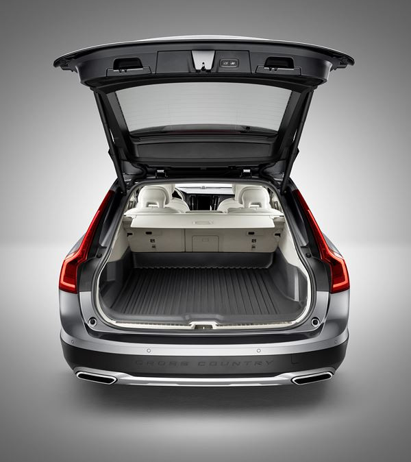 Le Volvo V90 Cross Country affiche son côté tous chemins