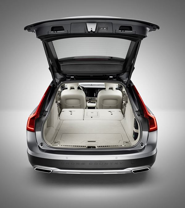 Le Volvo V90 Cross Country affiche son côté tous chemins