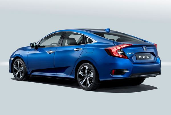 La Honda Civic 4 portes revendique un tempérament sportif