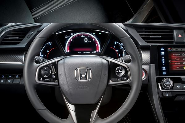 La Honda Civic 4 portes revendique un tempérament sportif