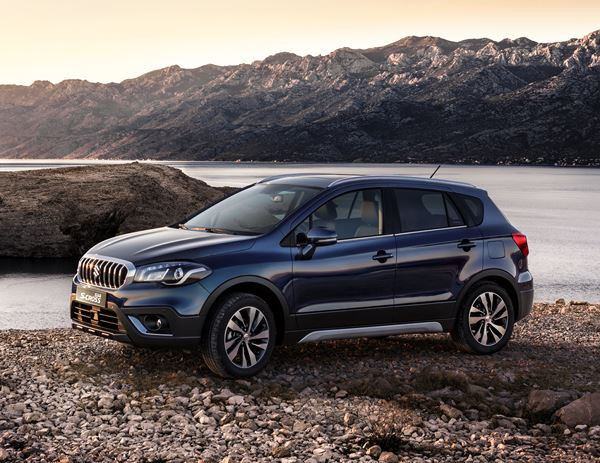 Le SUV compact Suzuki S-Cross restylé affiche une face avant repensée