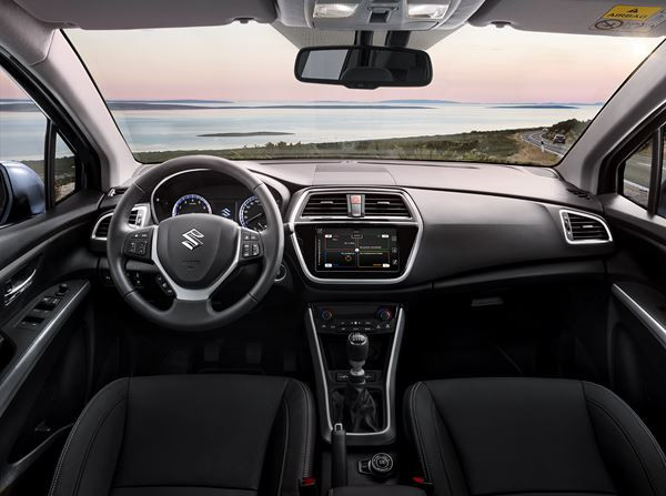 Le SUV compact Suzuki S-Cross restylé affiche une face avant repensée