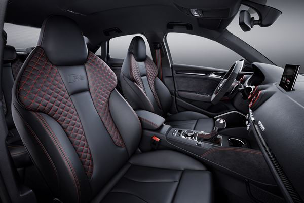 L’Audi RS 3 berline affiche un caractère ultra-sportif