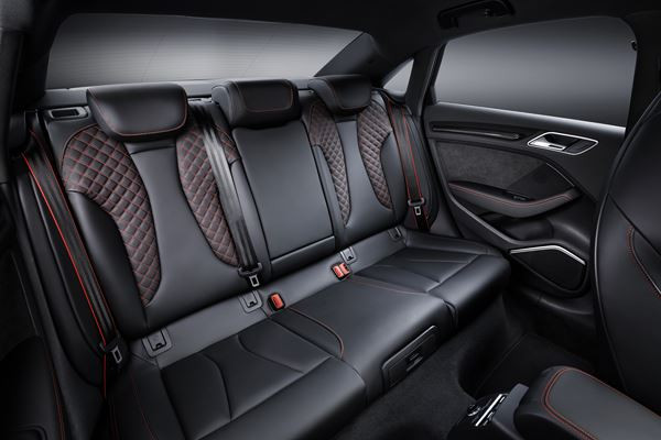 L’Audi RS 3 berline affiche un caractère ultra-sportif