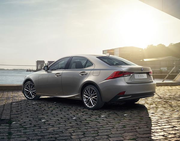 La Lexus IS s'offre des évolutions de style