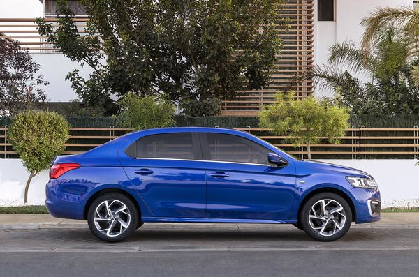La Citroën C-Elysée adopte une nouvelle face avant