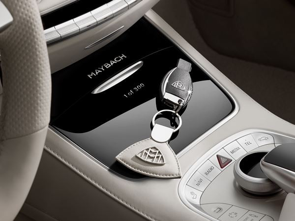 La Mercedes-Maybach S 650 Cabriolet incarne le luxe moderne open air