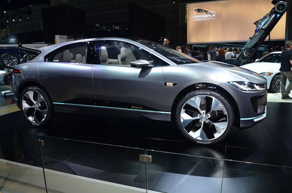 Dans les allées du salon automobile international 2016 de Los Angeles