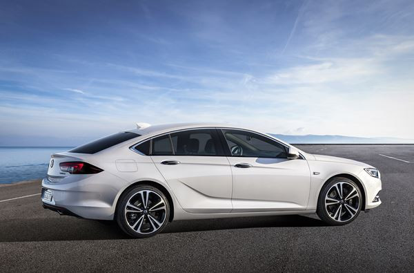 L'Opel Insignia Grand Sport revendique une stature athlétique