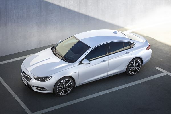 L'Opel Insignia Grand Sport revendique une stature athlétique