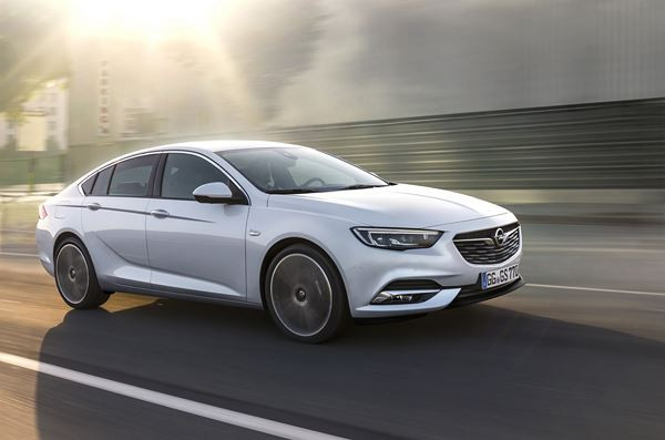 L'Opel Insignia Grand Sport revendique une stature athlétique