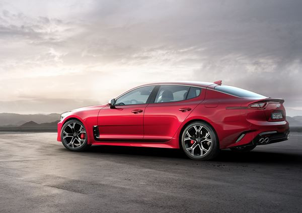 La berline coupé Kia Stinger fait ses débuts à Détroit