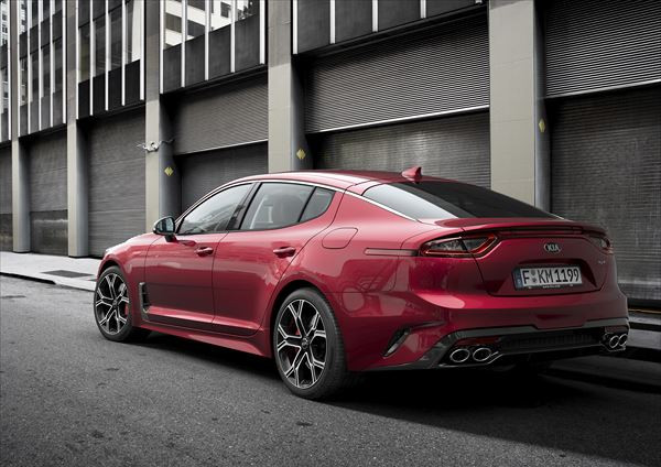 La berline coupé Kia Stinger fait ses débuts à Détroit