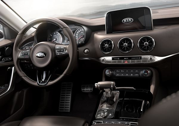 La berline coupé Kia Stinger fait ses débuts à Détroit