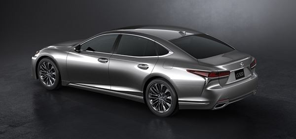 La limousine Lexus LS adopte une silhouette effilée et collée à la route